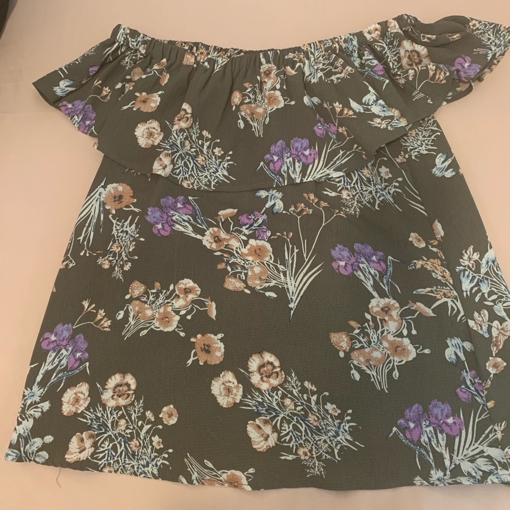 Off the shoulder ruffle top